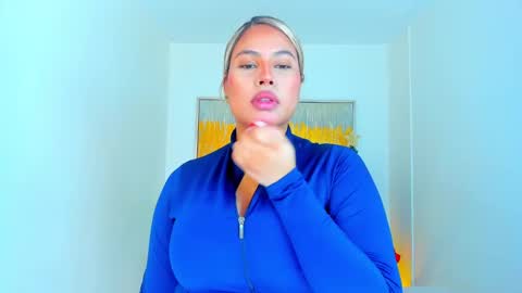 Snapshot of carlota_peach chatting on 12/17/24, 12:11 Andrea online show from 12/17/24, 12:11