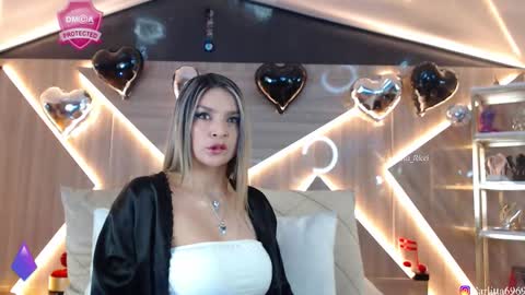 Carla Carla  I am sensual goddes and i was born for loveworshipping and enjoyment. online show from 09/30/25, 10:15