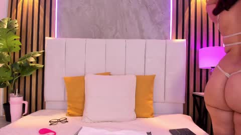 Snapshot of carlotta_velour chatting on 04/04/26, 03:27 Carlotta Velour online show from 04/04/26, 03:27