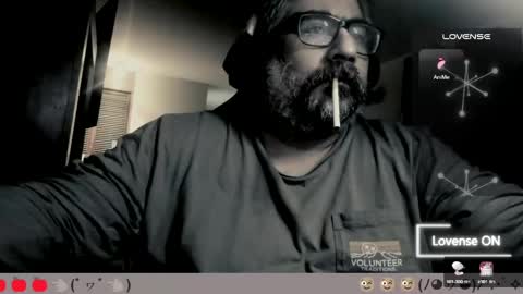 Snapshot of carmelo_devitto chatting on 04/23/26, 06:14 soy Batman online show from 04/23/26, 06:14