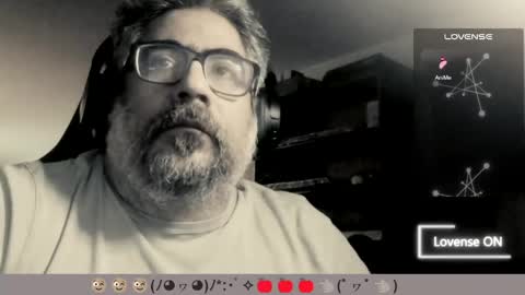 Snapshot of carmelo_devitto chatting on 04/24/26, 09:45 soy Batman online show from 04/24/26, 09:45