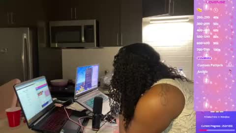 Snapshot of carmencash_ chatting on 06/20/26, 01:19 Carmen Cash online show from 06/20/26, 01:19