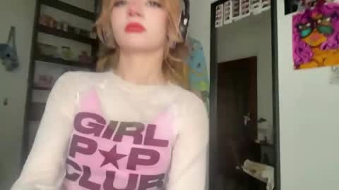 Snapshot of carmenlavelli chatting on 05/23/26, 10:47 Elina online show from 05/23/26, 10:47