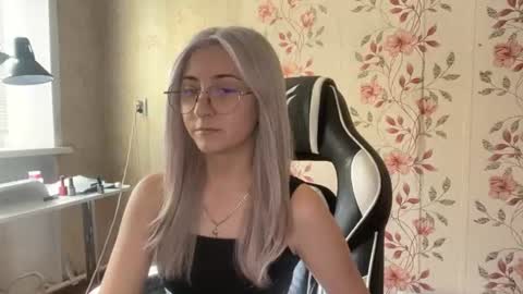 Snapshot of carmenlavelli chatting on 07/08/26, 11:04 Elina online show from 07/08/26, 11:04