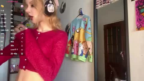 Snapshot of carmenlavelli chatting on 07/10/26, 07:45 Elina online show from 07/10/26, 07:45