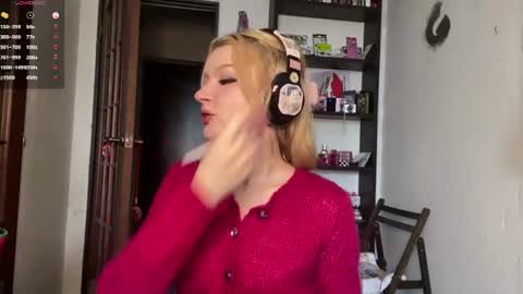 Snapshot of carmenlavelli chatting on 07/14/26, 09:58 Elina online show from 07/14/26, 09:58