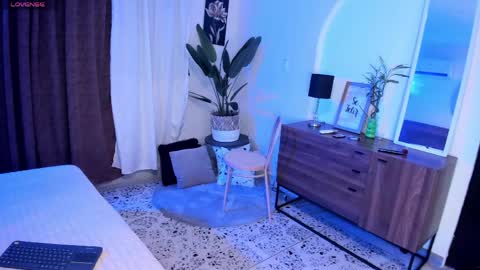 Snapshot of carmillaross chatting on 05/15/26, 02:35 CARMILLA ROSS online show from 05/15/26, 02:35
