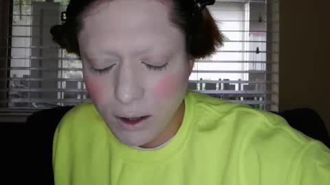 Snapshot of carnalflower95 chatting on 05/06/26, 01:47 Brooke online show from 05/06/26, 01:47