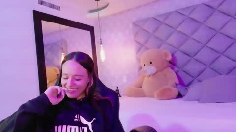 caro_adams1 online show from 11/27/25, 11:45