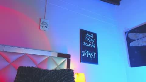 Carolina   online show from 12/18/24, 08:42