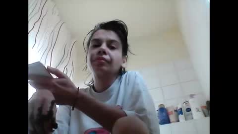 Snapshot of caroisback chatting on 10/28/25, 07:34 caroisback online show from 10/28/25, 07:34