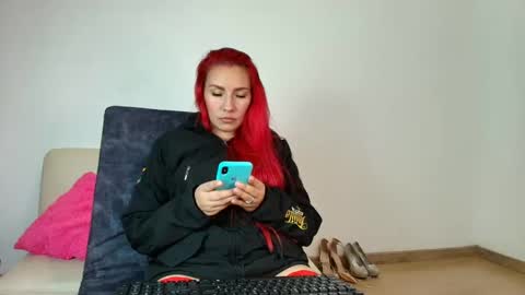 Snapshot of carol_love11 chatting on 12/28/24, 01:18 Carol love11 online show from 12/28/24, 01:18