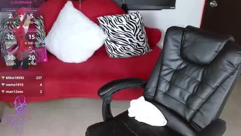 Caroline online show from 11/19/25, 03:34