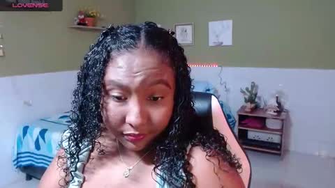 Snapshot of caroldelatorre chatting on 12/16/24, 05:54 Carol de la torre online show from 12/16/24, 05:54