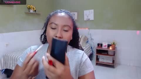 Snapshot of caroldelatorre chatting on 01/21/25, 02:48 Carol de la torre online show from 01/21/25, 02:48