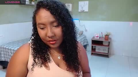 Snapshot of caroldelatorre chatting on 02/06/25, 03:09 Carol de la torre online show from 02/06/25, 03:09