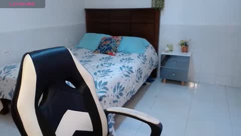 Snapshot of caroldelatorre chatting on 10/24/25, 02:24 Carol de la torre online show from 10/24/25, 02:24