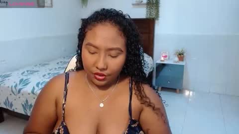 Snapshot of caroldelatorre chatting on 10/25/25, 03:29 Carol de la torre online show from 10/25/25, 03:29