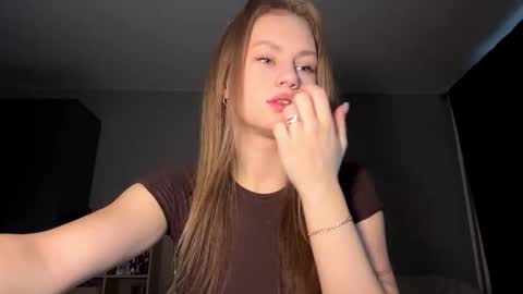 Snapshot of carolecronan chatting on 12/22/25, 08:11 Lisa online show from 12/22/25, 08:11