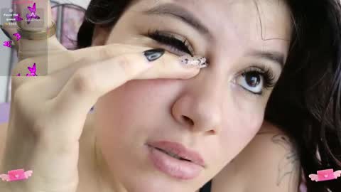 Carolina  online show from 04/17/26, 06:00