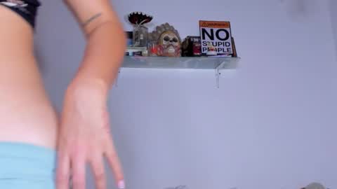 CarolinaM online show from 12/02/25, 05:30