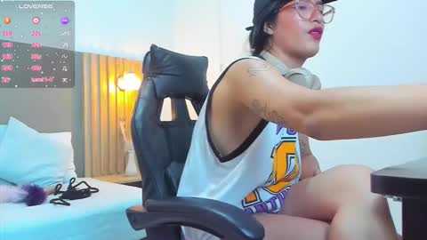 c a r o l i n e online show from 09/16/25, 07:15