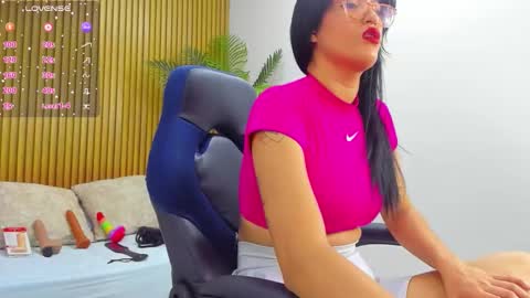 c a r o l i n e online show from 09/27/25, 07:08