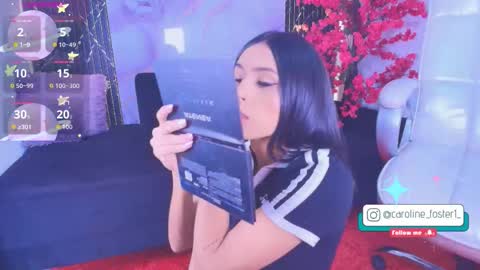 caroline_foster1 online show from 12/15/25, 12:09