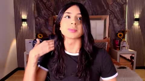 caroline_foster1 online show from 03/26/26, 12:11