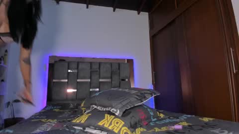 CAROLINE online show from 09/17/25, 03:08