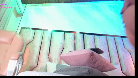 Carolina online show from 12/21/25, 03:24