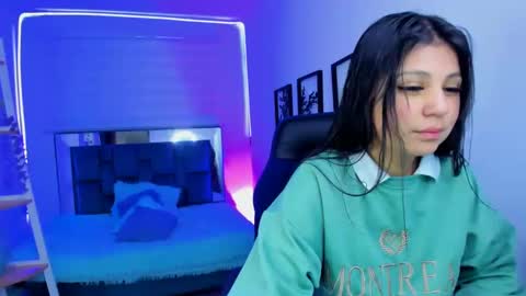 caroline_rodriguez_9 online show from 09/11/25, 03:17