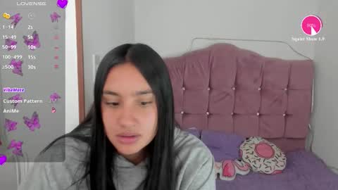 caroline_rodriguez_9 online show from 11/25/25, 11:32