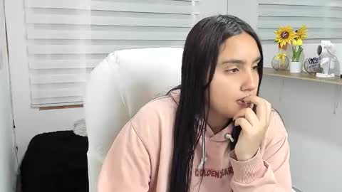 caroline_rodriguez_9 online show from 04/04/26, 12:13