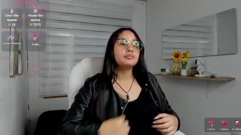 caroline_rodriguez_9 online show from 04/11/26, 07:40