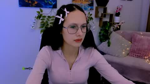 Snapshot of caroline_roseee chatting on 07/31/26, 08:47 Your cute girl online show from 07/31/26, 08:47