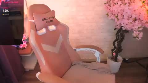 Snapshot of carolinedesire chatting on 06/26/26, 01:37 Caroline online show from 06/26/26, 01:37