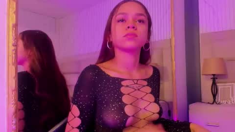 Snapshot of carolinefyre chatting on 02/27/26, 01:00 Caroline online show from 02/27/26, 01:00