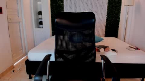 Caro  online show from 11/15/25, 07:43