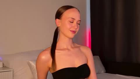 Caroline Porton online show from 04/15/26, 02:35