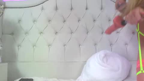 carolinesampaio online show from 11/19/25, 05:57