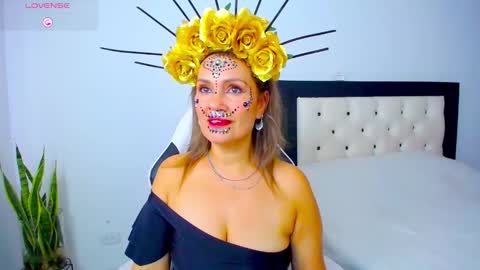 CarolinneFiotti online show from 10/31/25, 05:03