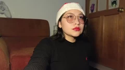 Snapshot of caroll_luna chatting on 12/06/24, 12:23 kitty online show from 12/06/24, 12:23