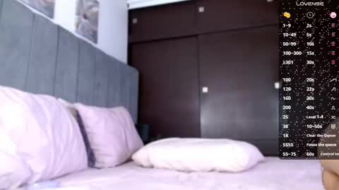 Snapshot of carolynamuzgui chatting on 02/04/25, 01:06 Carolinne online show from 02/04/25, 01:06