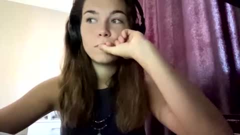 Snapshot of carolynnsobey chatting on 07/14/26, 06:18 Viktorie online show from 07/14/26, 06:18