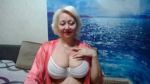 Snapshot of caroncapella chatting on 04/24/26, 09:28 VicunaCool online show from 04/24/26, 09:28