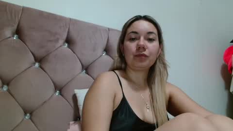 Snapshot of caroo0615 chatting on 10/11/25, 07:40 caroo0615 online show from 10/11/25, 07:40