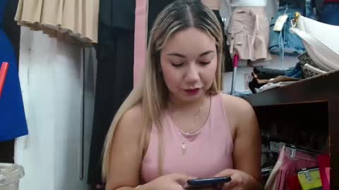 Snapshot of caroo0615 chatting on 10/20/25, 11:27 caroo0615 online show from 10/20/25, 11:27