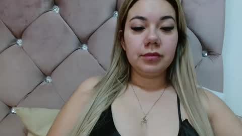 Snapshot of caroo0615 chatting on 10/28/25, 04:20 caroo0615 online show from 10/28/25, 04:20