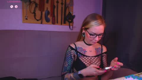 Carrie online show from 04/01/26, 05:21